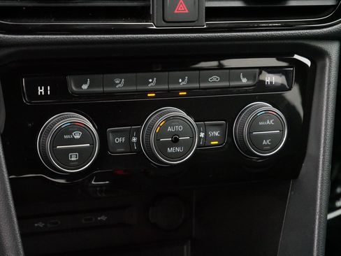 Certified 2024 Volkswagen Taos SE image 23