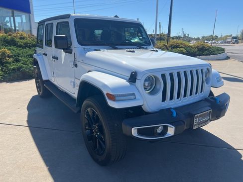 Used 2023 Jeep Wrangler Unlimited Sahara w/ Cold Weather Group image 7