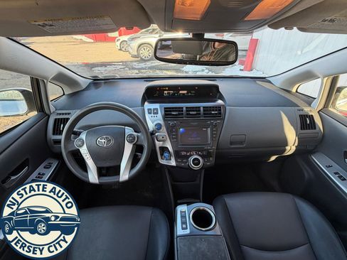 Used 2012 Toyota Prius V Five image 3