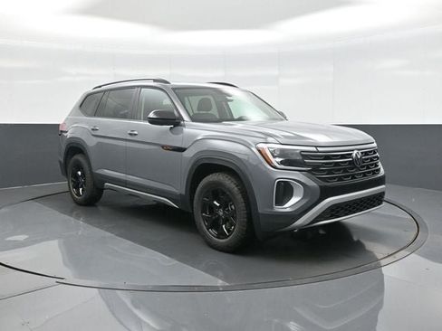New 2026 Volkswagen Atlas Peak Edition AWD/4WD image 1