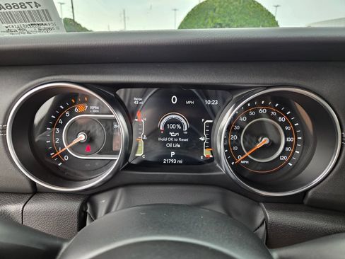 Used 2023 Jeep Wrangler Unlimited Sahara w/ Cold Weather Group AWD/4WD image 26