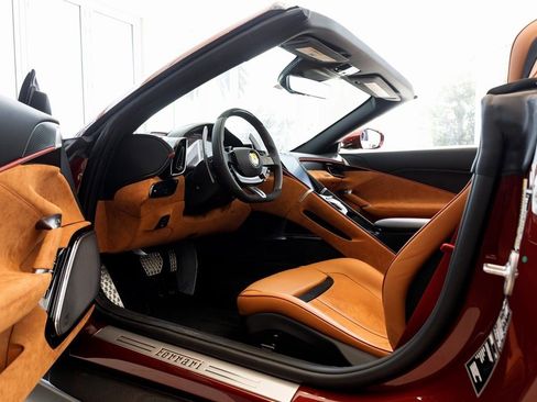 Used 2025 Ferrari Roma Spider image 27