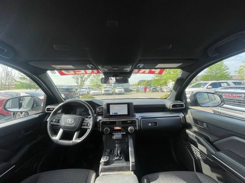 Used 2025 Toyota 4Runner SR5 AWD/4WD image 26