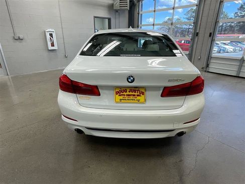 Used 2018 BMW 530e xDrive image 4