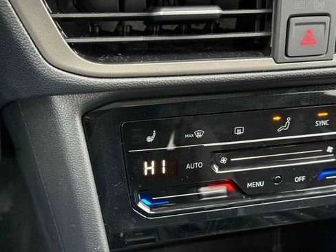 New 2026 Volkswagen Taos SE AWD/4WD image 17
