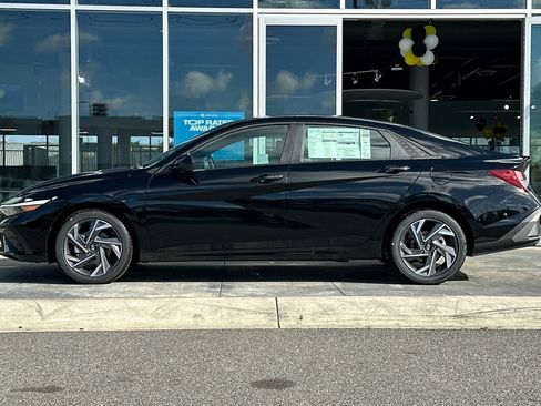 New 2025 Hyundai Elantra Sport image 7