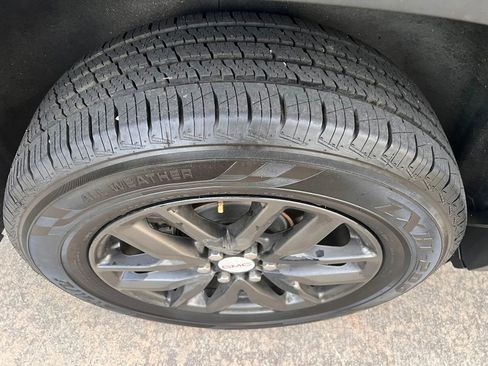 Used 2018 GMC Acadia SLT w/ LPO, Floor Liner Package FWD image 26