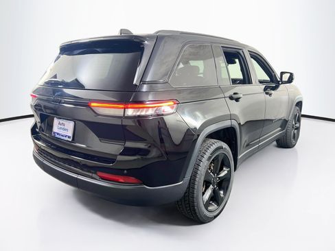 Used 2023 Jeep Grand Cherokee Altitude AWD/4WD image 5