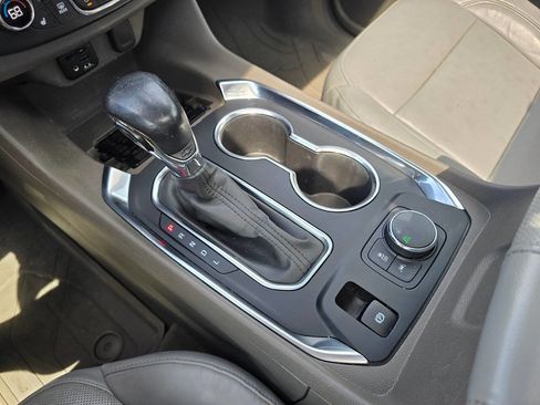 Used 2021 Chevrolet Traverse Premier image 30