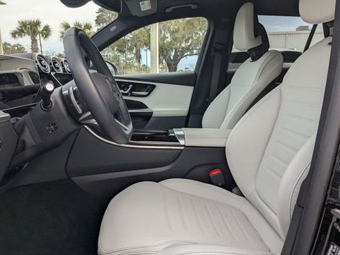 Used 2025 Mercedes-Benz GLC 300 4MATIC image 21