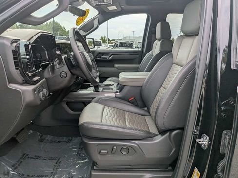 Used 2025 Chevrolet Silverado 1500 ZR2 w/ Technology Package AWD/4WD image 18