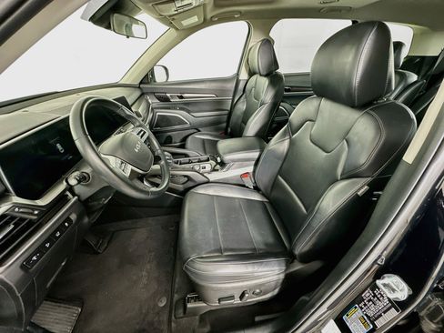 Used 2025 Kia Telluride S FWD image 13