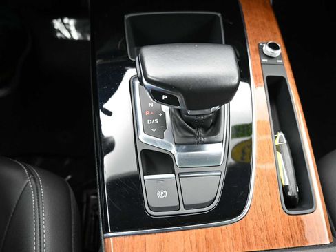 Used 2023 Audi Q5 2.0T Premium image 17