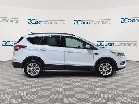 Used 2017 Ford Escape SE w/ Equipment Group 201A AWD/4WD image 9