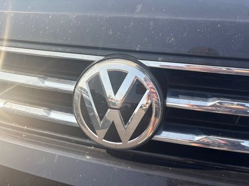 Used 2020 Volkswagen Tiguan SEL AWD/4WD image 11