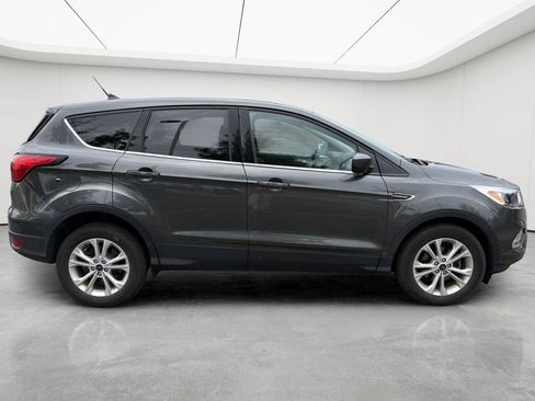 Used 2019 Ford Escape SE FWD image 4