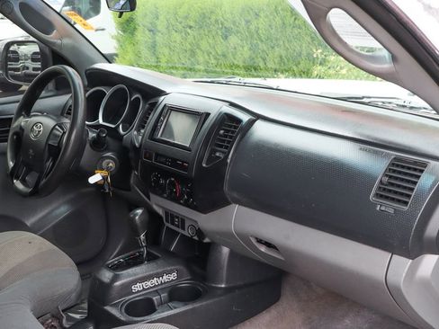 Used 2013 Toyota Tacoma 2WD Regular Cab image 31