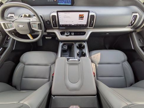 New 2025 Ford Expedition Active image 18