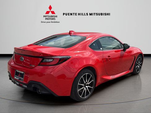 Used 2022 Toyota GR86 RWD image 5