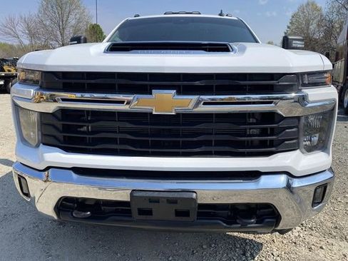 Used 2024 Chevrolet Silverado 3500 LT w/ Convenience Package image 43