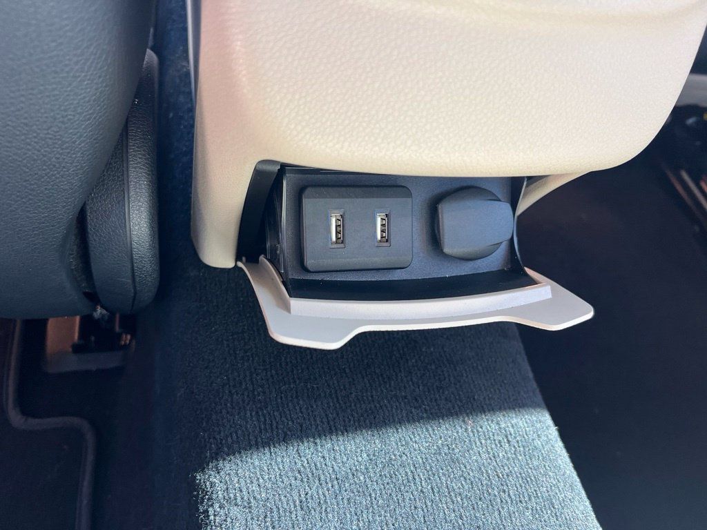 Used 2021 Mercedes-Benz C 300 Sedan image 25