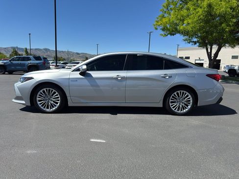 Used 2019 Toyota Avalon Limited w/ Advanced Safety Package FWD image 4