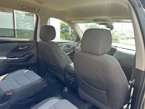 Used 2021 Chevrolet Traverse LT FWD image 15