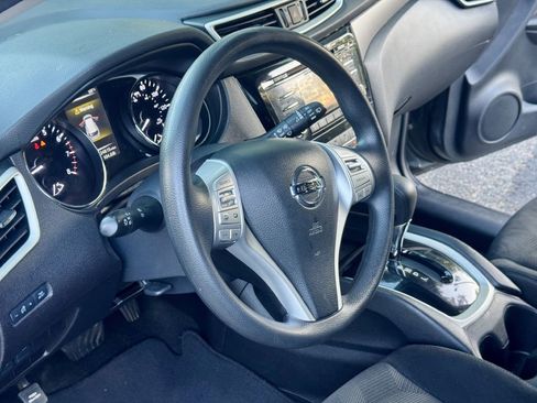 Used 2016 Nissan Rogue S FWD image 11