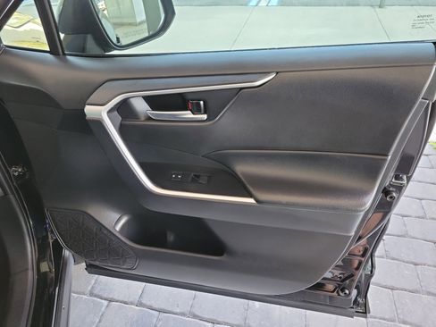 Used 2021 Toyota RAV4 XLE image 29