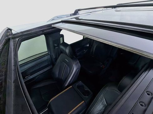 Used 2023 Ford Expedition Platinum RWD image 17
