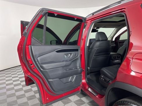 Used 2025 Honda Pilot Touring image 37