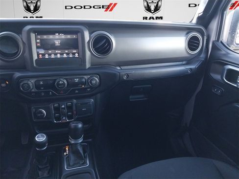 Used 2023 Jeep Gladiator Sport image 9