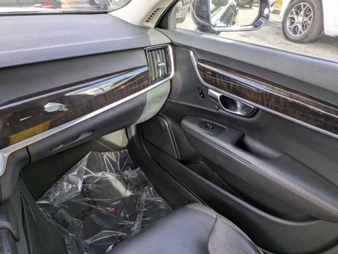 Used 2017 Volvo S90 T5 Momentum w/ Convenience Package image 17