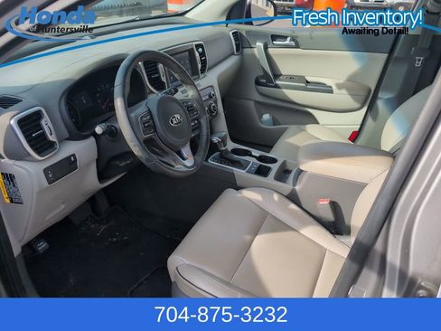 Used 2017 Kia Sportage EX image 12