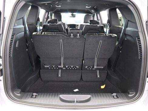 New 2026 Chrysler Pacifica Select image 32