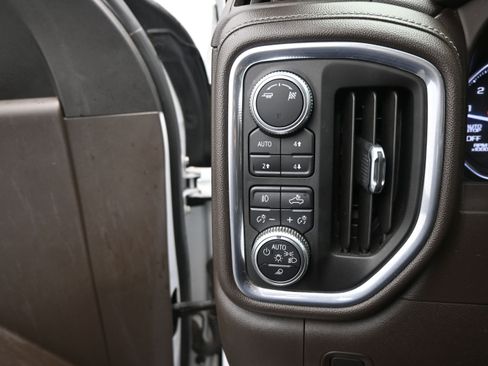 Used 2019 GMC Sierra 1500 SLT AWD/4WD image 18