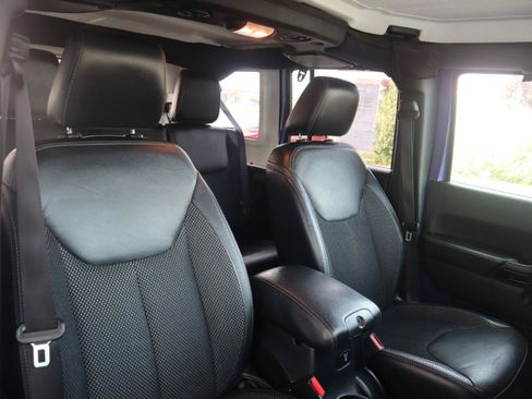 Used 2016 Jeep Wrangler Unlimited Sahara AWD/4WD image 35