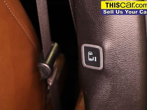 Used 2018 Chrysler Pacifica Limited w/ Tire & Wheel Group FWD image 38
