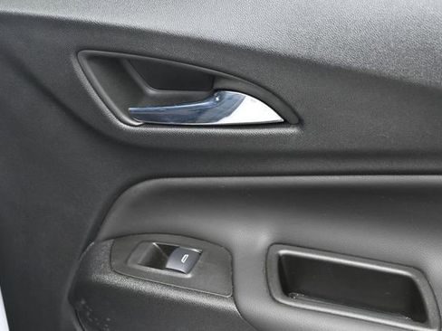 Used 2024 Chevrolet Equinox LT FWD image 34