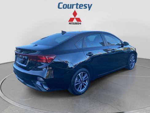 Used 2023 Kia Forte LXS w/ LXS Technology Package FWD image 5