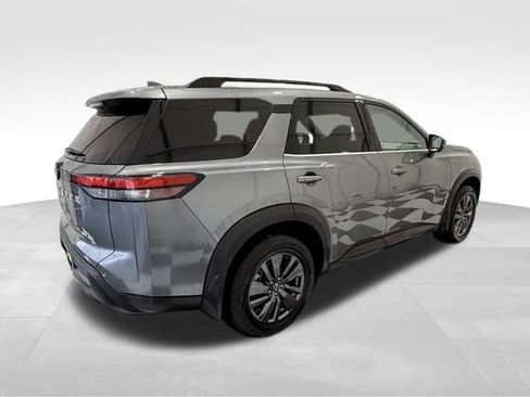 Used 2022 Nissan Pathfinder SV image 5