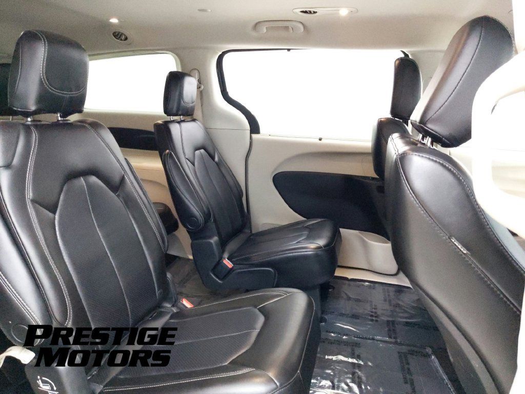 Used 2023 Chrysler Pacifica Touring-L FWD image 26