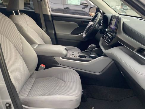 Used 2023 Toyota Highlander LE image 16