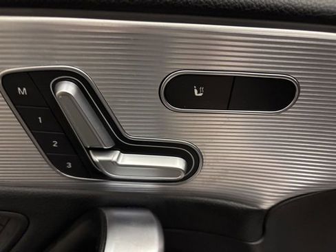 Used 2020 Mercedes-Benz CLA 250 4MATIC image 11