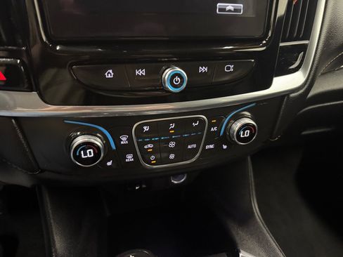 Used 2019 Chevrolet Traverse RS FWD image 28