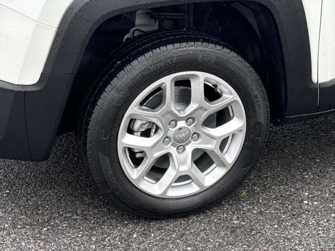 Used 2018 Jeep Renegade Latitude w/ Cold Weather Group AWD/4WD image 7