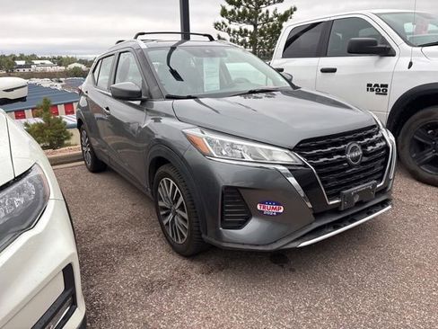 Used 2022 Nissan Kicks SV FWD image 1