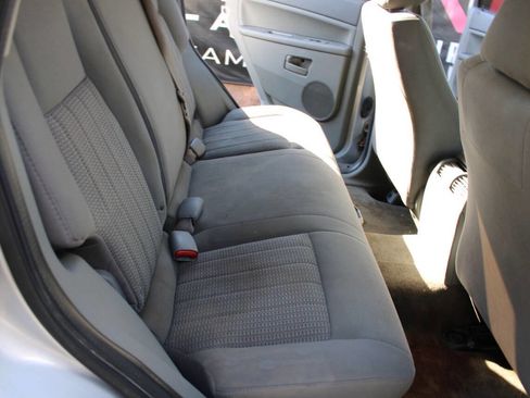 Used 2007 Jeep Grand Cherokee Laredo AWD/4WD image 12