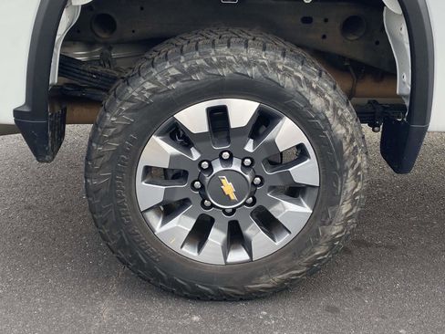 Used 2024 Chevrolet Silverado 2500 Custom w/ Custom Value Package image 7