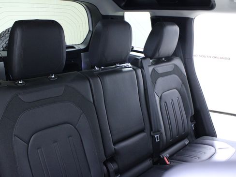 Used 2020 Land Rover Defender 110 First Edition image 16